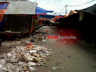 Sampah Berserakan di Pasar Langowan